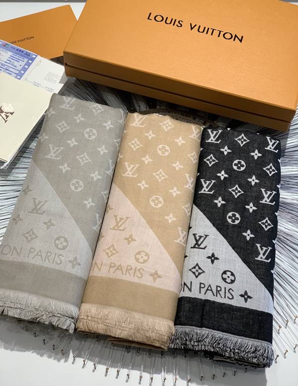 Louis Vuitton Scarf LVC00564